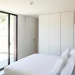 לינה וארוחת בוקר Portovella & 3*