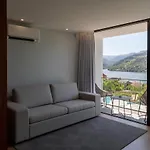 לינה וארוחת בוקר Portovella & 3*