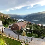 Portovella & לינה וארוחת בוקר 3*
