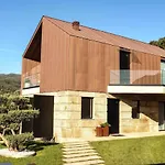 לינה וארוחת בוקר Portovella & 3*